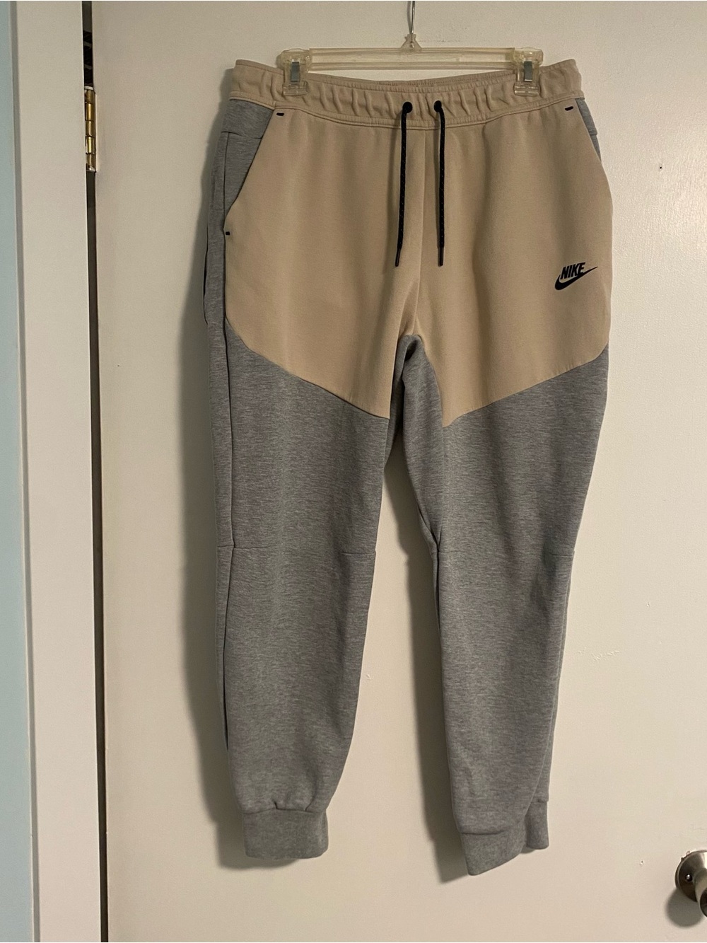 WORN ONCE Nike Tech Fleece Pants Mens L Gray/Beige Joggers Zip Pocket Sweatpants
